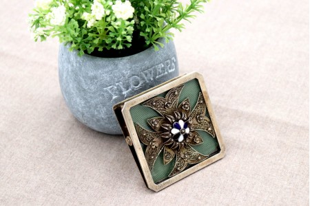 Pisa papéis em prata dourada